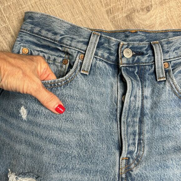 LEVI’S 501 Buttonfly Distressed Denim Jeans Women’s - Picture 5 of 11